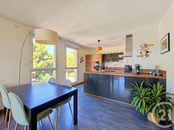 Appartement T3 à vendre  3 pièces - 70,45 m 2   MARSEILLE  - 13008