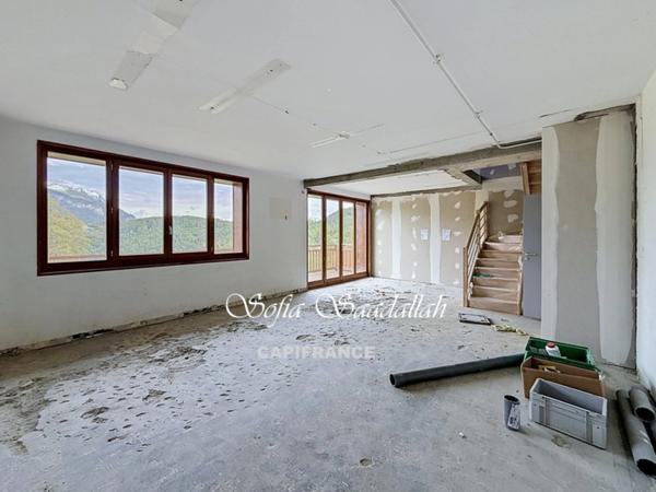 Appartement T4 duplex en plateau dans résidence entièrement rénovée – Vue Mont-Blanc – Dernier étage