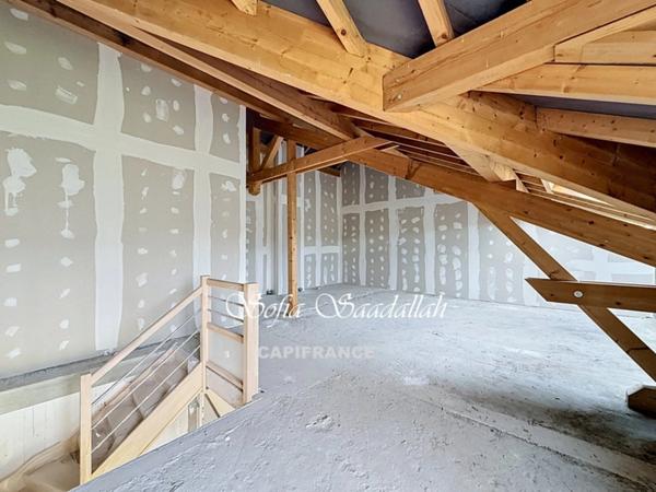 Appartement T4 duplex en plateau dans résidence entièrement rénovée – Vue Mont-Blanc – Dernier étage