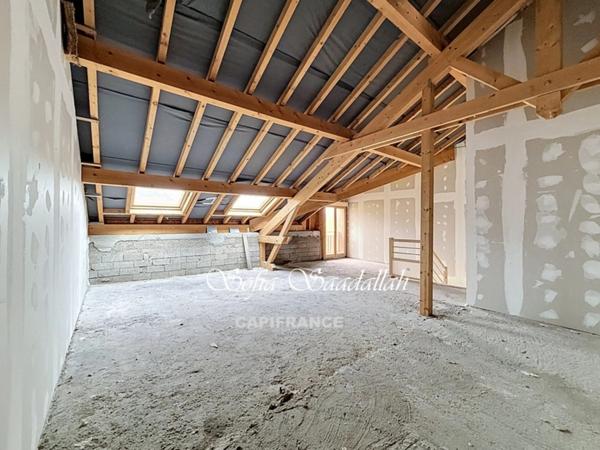 Appartement T4 duplex en plateau dans résidence entièrement rénovée – Vue Mont-Blanc – Dernier étage