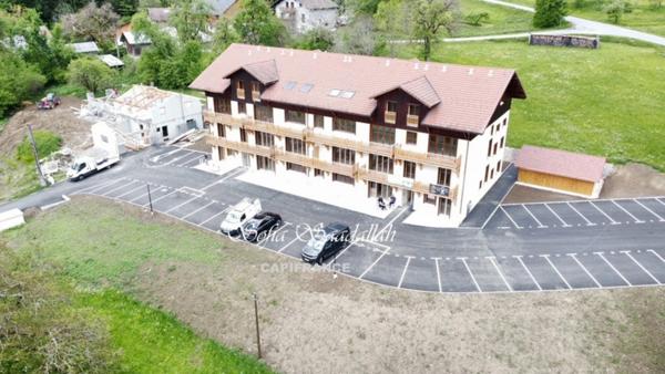 Appartement T4 duplex en plateau dans résidence entièrement rénovée – Vue Mont-Blanc – Dernier étage