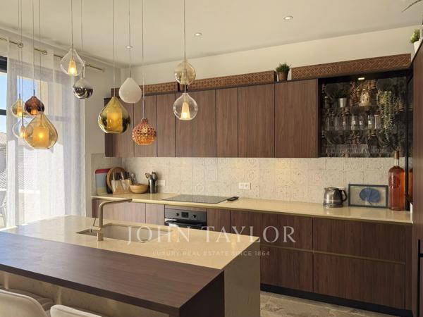 Bandol – Villa rénovée avec vue mer, studio indépendant et permis de piscine