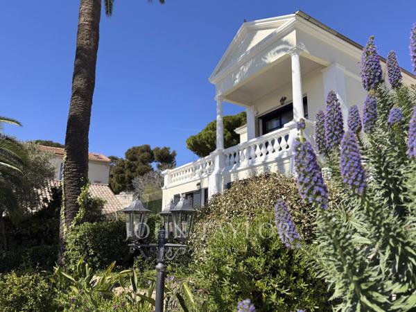 Bandol – Villa rénovée avec vue mer, studio indépendant et permis de piscine