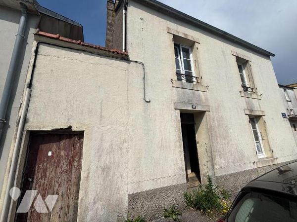 Maison a Vendre à BRIEC , en Finistère Sud (29), dans le Bourg, Maison de Ville à rénover entiè...