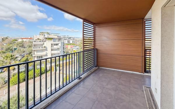 Appartement à vendre    2 pièces • 46 m2 Antibes