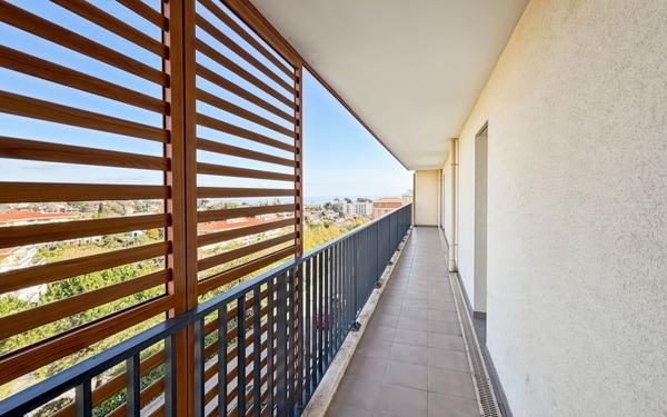 Appartement à vendre    2 pièces • 46 m2 Antibes