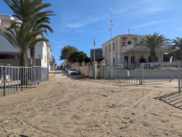 Studio refait à neuf Rive Droite à 100m des plages et du canal, quartier calme Le Grau-du-Roi (30240)