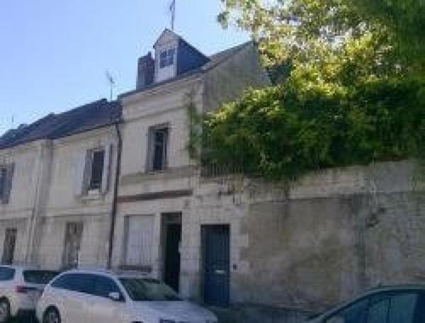 Jolie maison de ville en tuffeau