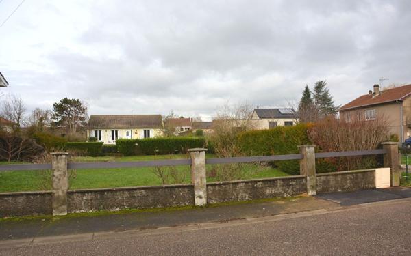 Terrain à vendre    Guénange