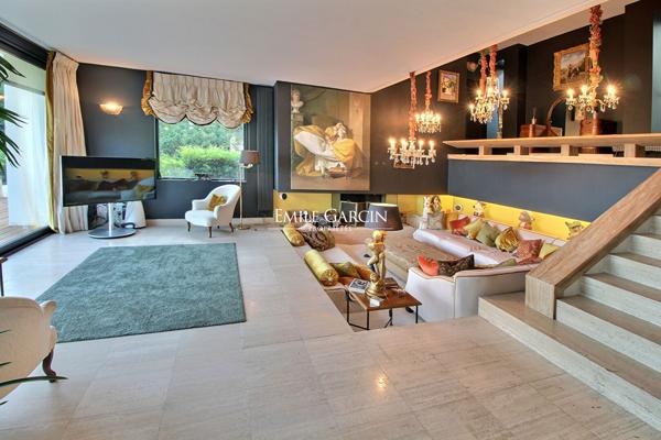 A vendre - Villa avec vue exceptionnelle sur le Palais des Papes - Villeneuve Les Avignon