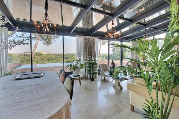 A vendre - Villa avec vue exceptionnelle sur le Palais des Papes - Villeneuve Les Avignon