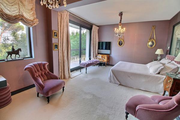 A vendre - Villa avec vue exceptionnelle sur le Palais des Papes - Villeneuve Les Avignon