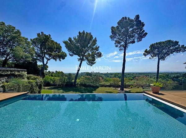 A vendre - Villa avec vue exceptionnelle sur le Palais des Papes - Villeneuve Les Avignon