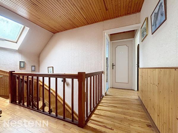 Maison familiale des années 50, 4 chambres et 1 bureau, proche commodités à pied