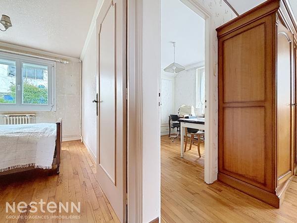 Maison familiale des années 50, 4 chambres et 1 bureau, proche commodités à pied