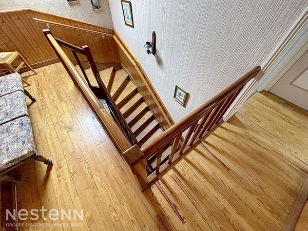 Maison familiale des années 50, 4 chambres et 1 bureau, proche commodités à pied