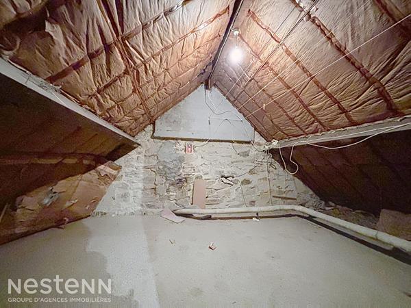 Maison familiale des années 50, 4 chambres et 1 bureau, proche commodités à pied