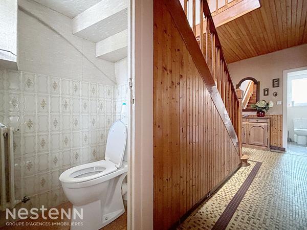 Maison familiale des années 50, 4 chambres et 1 bureau, proche commodités à pied