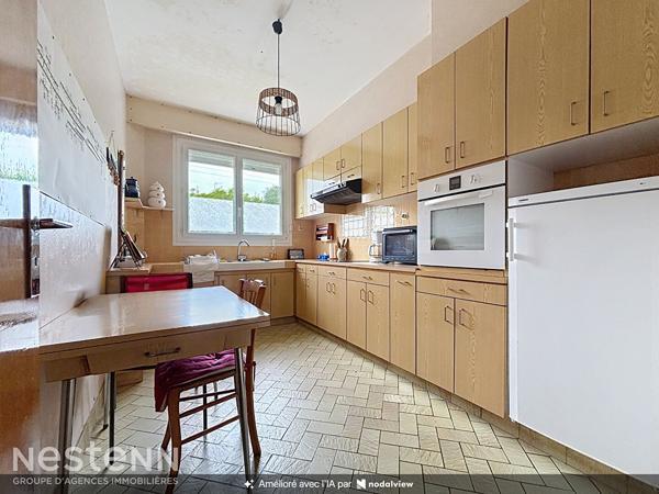 Maison familiale des années 50, 4 chambres et 1 bureau, proche commodités à pied