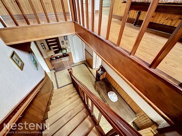 Maison familiale des années 50, 4 chambres et 1 bureau, proche commodités à pied