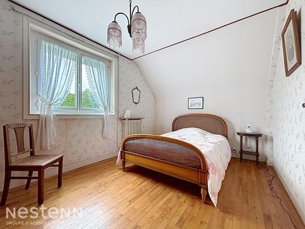 Maison familiale des années 50, 4 chambres et 1 bureau, proche commodités à pied