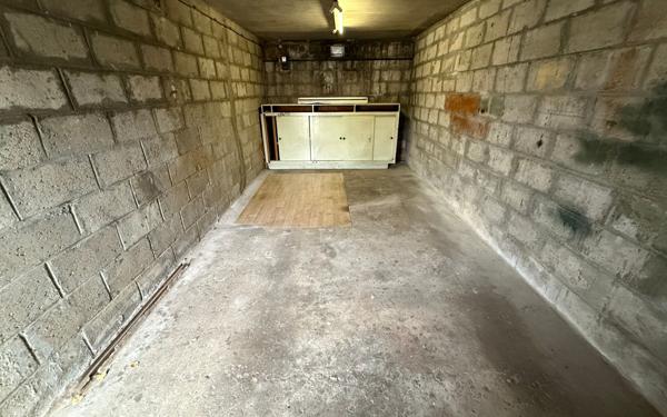 Stationnement à vendre    15,97 m2 Fresnes