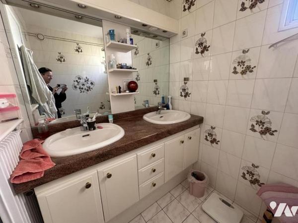 Exclusif - Appartement familial 5 pièces / 3 chambres avec balcons + cave et parking