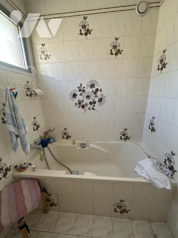 Exclusif - Appartement familial 5 pièces / 3 chambres avec balcons + cave et parking