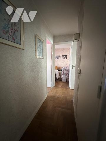 Exclusif - Appartement familial 5 pièces / 3 chambres avec balcons + cave et parking