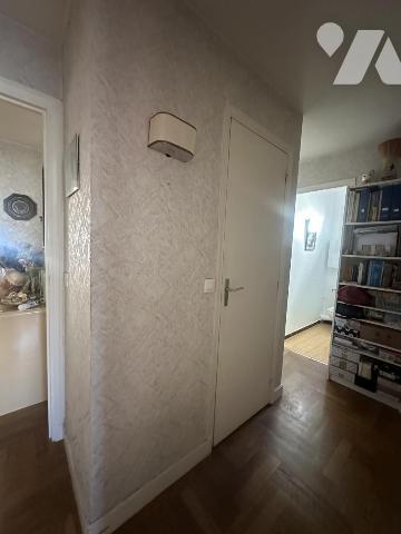 Exclusif - Appartement familial 5 pièces / 3 chambres avec balcons + cave et parking