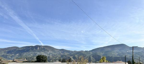 Carros (06510) CARROS LES PLANS : OPPORTUNITE ! DERNIER LOT JOLI TERRAIN PLAT A BATIR VIABILISE — LIBRE CONSTRUCTEUR