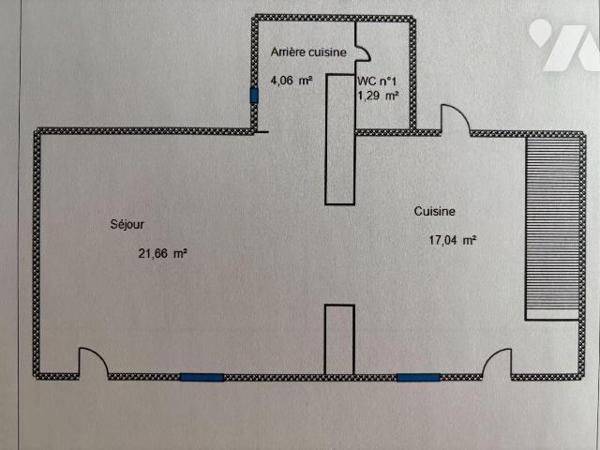 FOUGERES Haute Ville, Maison proposant 114 m² habitables sur 3 niveaux :
RDC : cuisine, séjour...