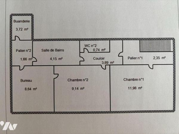 FOUGERES Haute Ville, Maison proposant 114 m² habitables sur 3 niveaux :
RDC : cuisine, séjour...