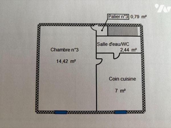FOUGERES Haute Ville, Maison proposant 114 m² habitables sur 3 niveaux :
RDC : cuisine, séjour...