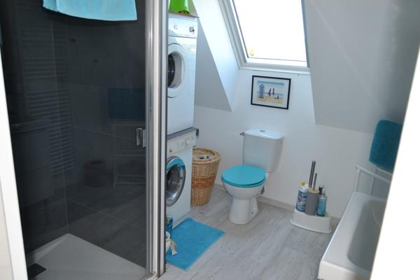 Plougasnou (29630) Plougasnou coeur du bourg, appartement récent, deux chambres et un bureau.