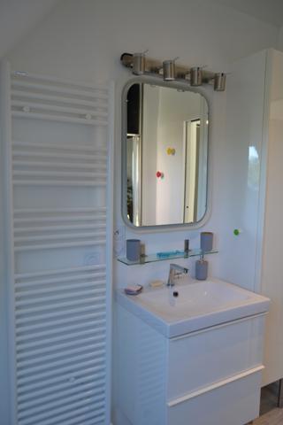 Plougasnou (29630) Plougasnou coeur du bourg, appartement récent, deux chambres et un bureau.