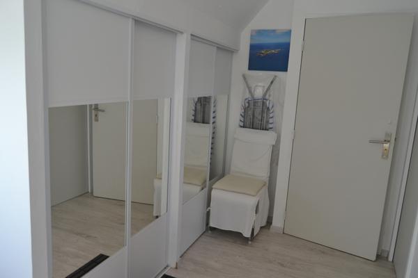 Plougasnou (29630) Plougasnou coeur du bourg, appartement récent, deux chambres et un bureau.