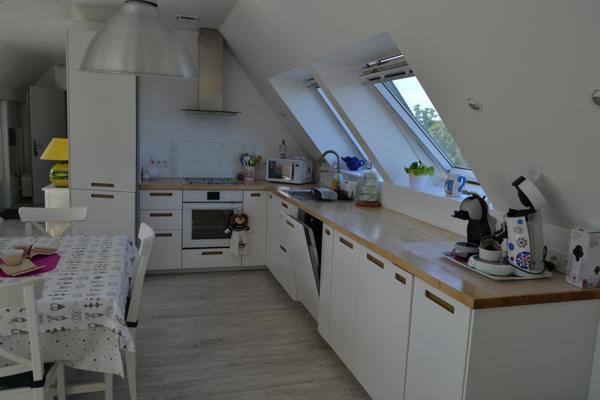 Plougasnou (29630) Plougasnou coeur du bourg, appartement récent, deux chambres et un bureau.