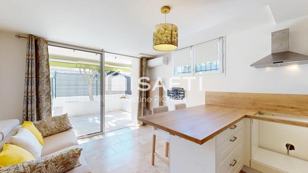 Appartement T2, en rez-de-jardin, deux places de stationnement privative