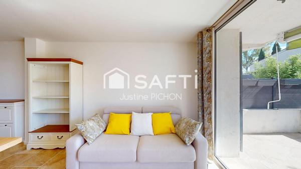 Appartement T2, en rez-de-jardin, deux places de stationnement privative