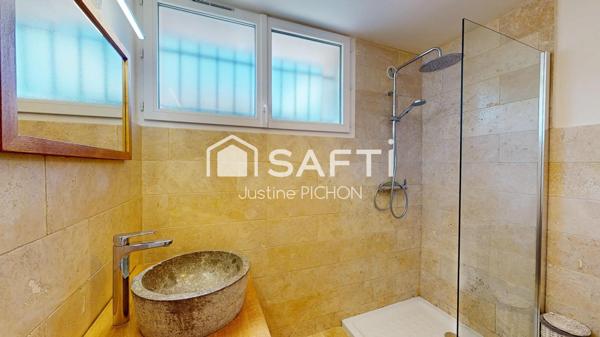 Appartement T2, en rez-de-jardin, deux places de stationnement privative