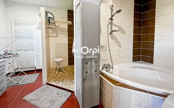 Maison à vendre    5 pièces •  Bézenet