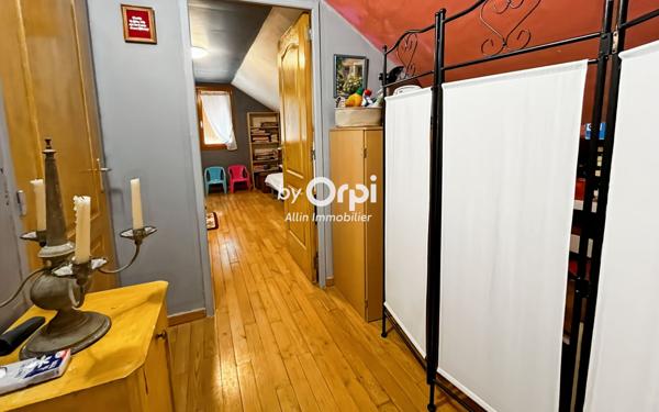 Maison à vendre    5 pièces •  Bézenet