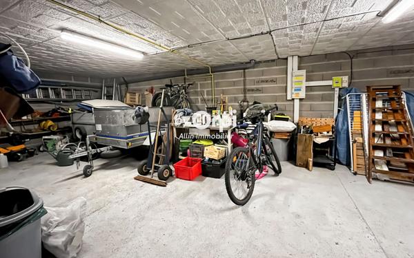 Maison à vendre    5 pièces •  Bézenet