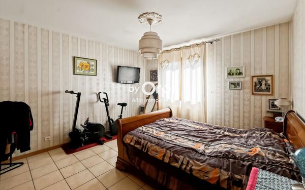 Maison à vendre    5 pièces •  Bézenet