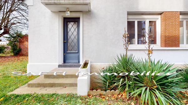 Maison non mitoyenne avec 3/4 chambres + sous-sol total / 737m2 de terrain constructible avec garage