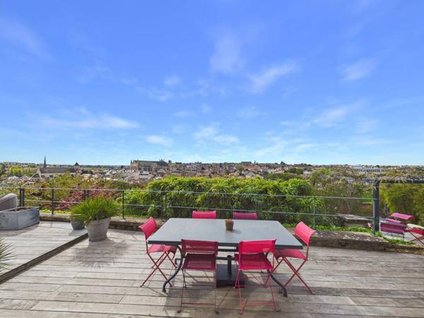 Maison d'exception de 220 m² avec vue panoramique sur Poitiers , 5 chambres ,jardin