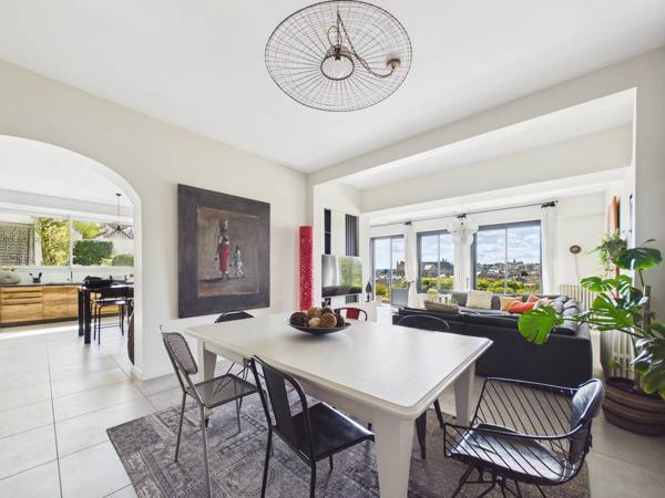 Maison d'exception de 220 m² avec vue panoramique sur Poitiers , 5 chambres ,jardin