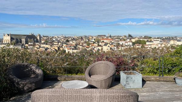 Maison d'exception de 220 m² avec vue panoramique sur Poitiers , 5 chambres ,jardin
