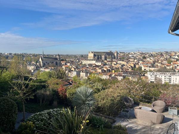 Maison d'exception de 220 m² avec vue panoramique sur Poitiers , 5 chambres ,jardin